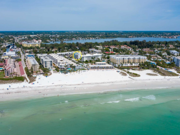Gulf Views Siesta Key Vacation Condo Four Bedrooms - Ideal Beach Getaway